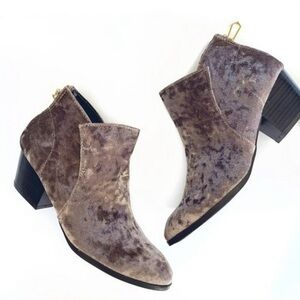 QUPID Crushed Velvet Mauve Bootie Size 6 1/2 Brand New